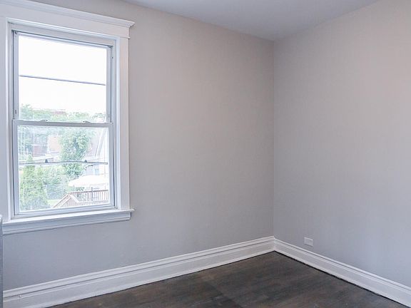 4th image of 2550 N Kildare Ave #1