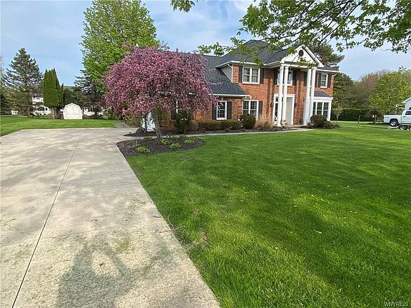 2nd image of 11 Hummingbird Ct