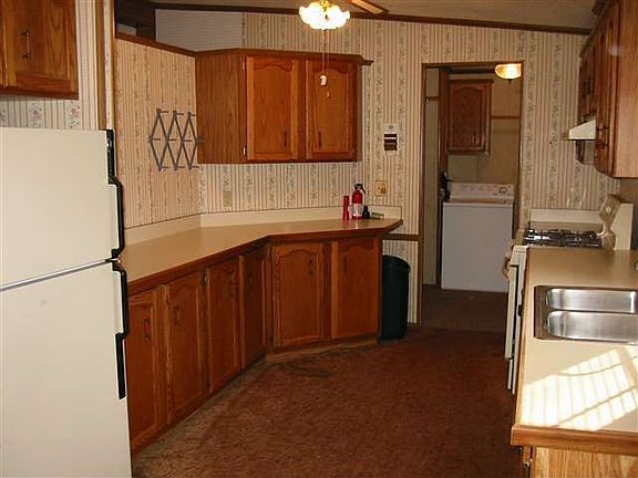 5th image of 68277 Jackson St