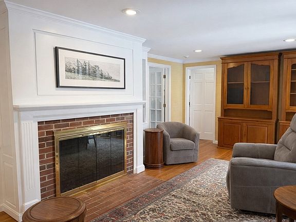 5th image of 65 Rockland St