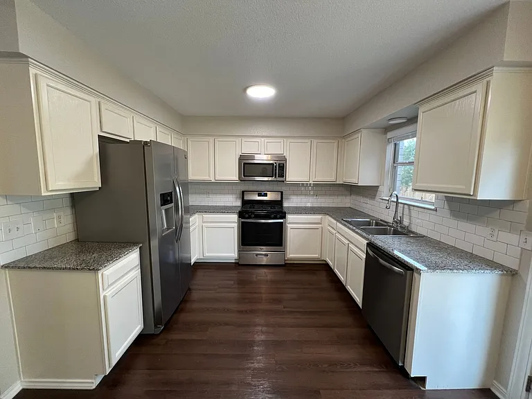 4713 Castleman Dr — Photo 5