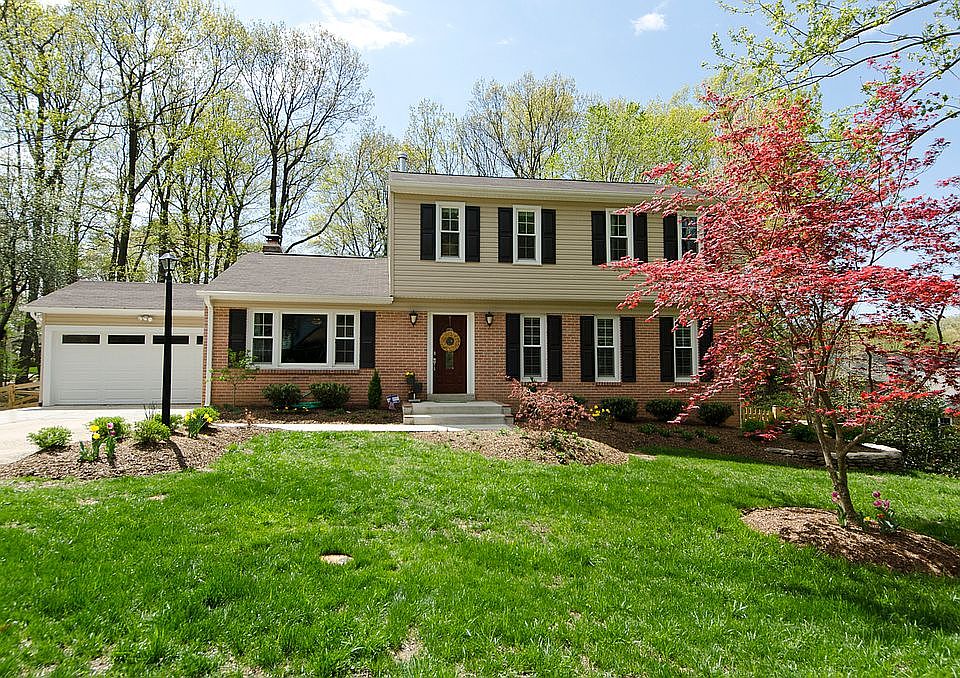 1st image of 2223 Loch Lomond Dr