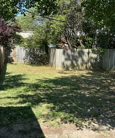 2116 Greenoaks Rd #1B — Photo 20