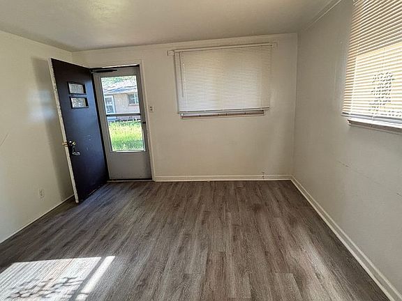 3rd image of 3006 N Institute St