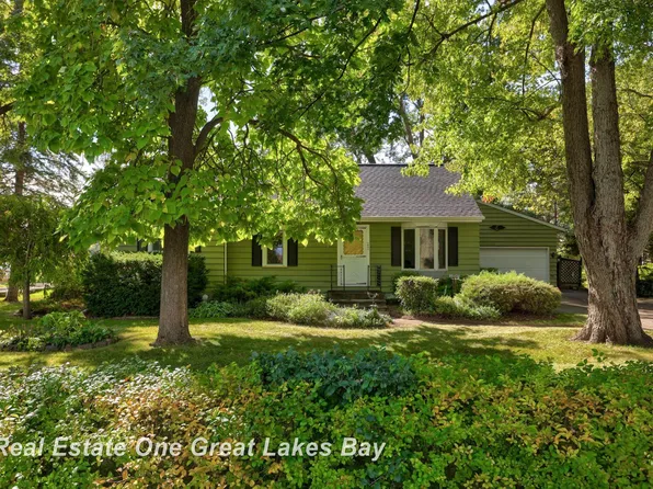 1891 W Moore Rd, Saginaw, MI 48601