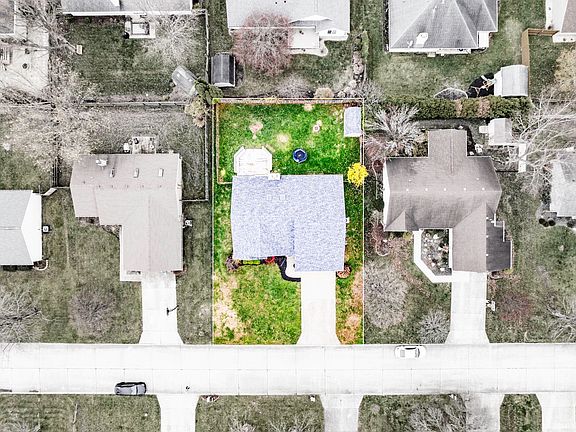 3rd image of 5511 N Fox Run Ln