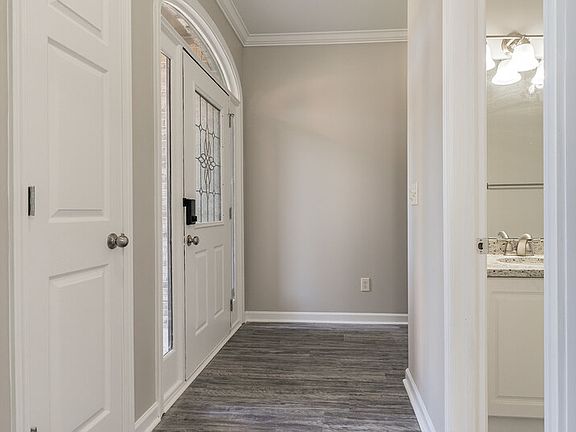 3rd image of 597 Waterford Ln
