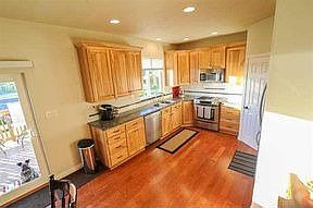 3rd image of 213 Lakeview Dr