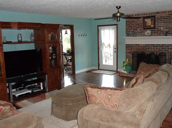 3rd image of 17599 Mahogany Dr