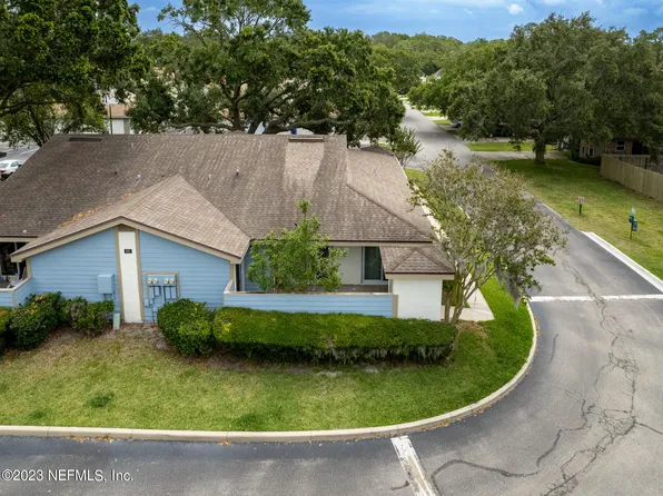 902 W DEFENDER Court #902, Jacksonville, FL 32233
