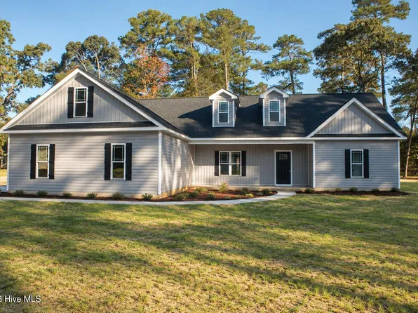 102 North Court, La Grange, NC 28551