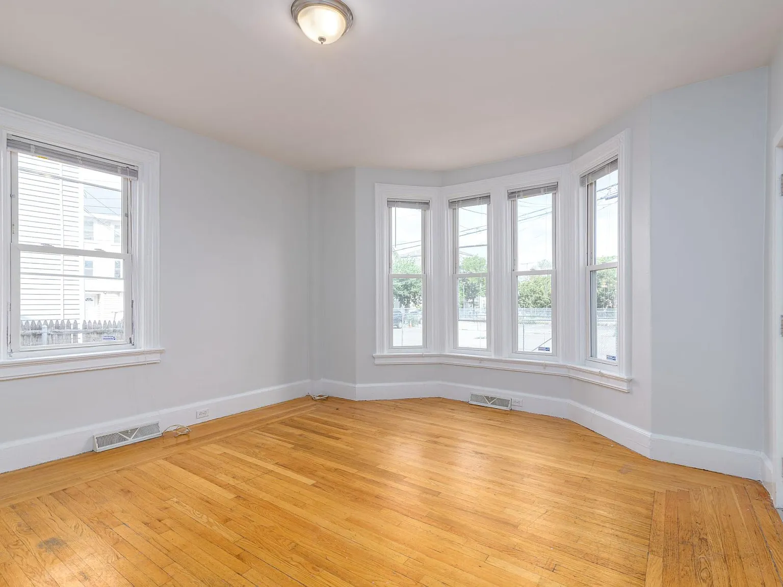 2 bed, 950 sqft, $2,000 — Photo 3