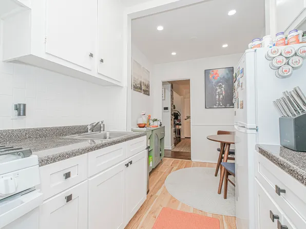 2140 Knapp Street image 13 of 21