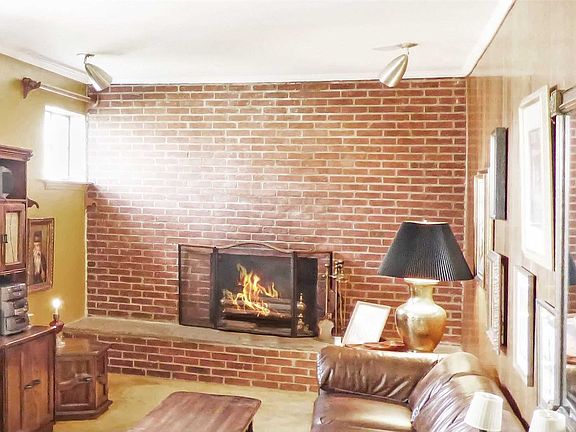 5th image of 79 Caroline Ave