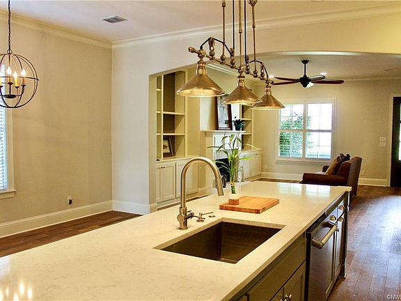 5th image of 212 Hollybrook Dr