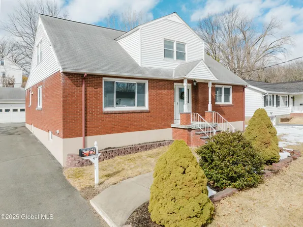 12 Pawling St, Menands, NY 12204