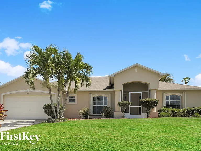 927 NW 10th Ave — Photo 1