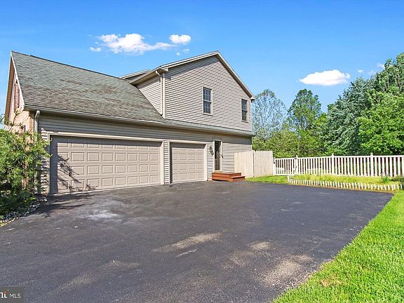 3rd image of 3055 Brookfield Dr