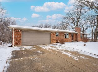 5567 N Blackwood Rd, Davis Junction, IL 61020