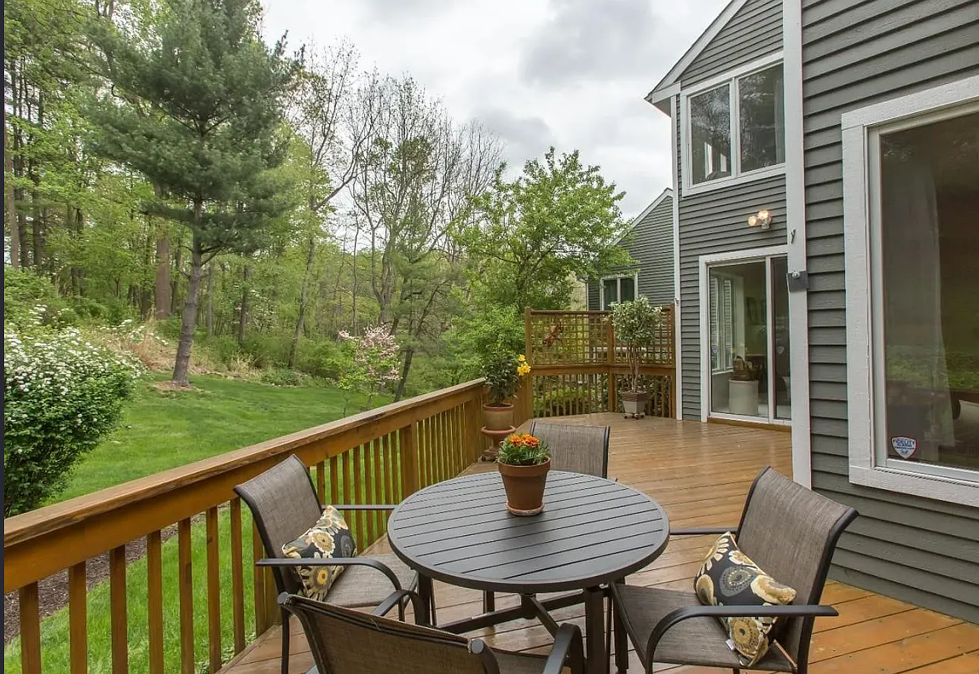 3 bed, 2.5 bath, 2567 sqft, $4,200 — Photo 3