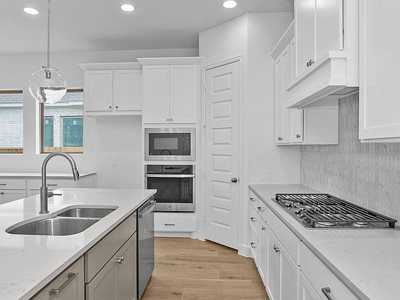 5th image of 8923 Gray Fox Trl