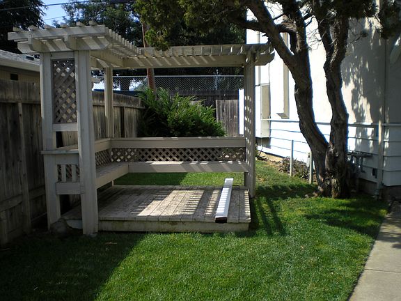 4th image of 10367 Greenwood Ct