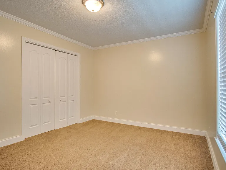 727 Bremen Ave — Photo 21