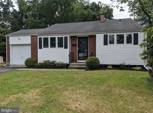 2 Quay Ct, Hamilton, NJ 08620