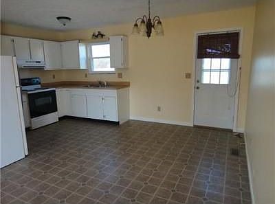 4th image of 41 Pine Dr