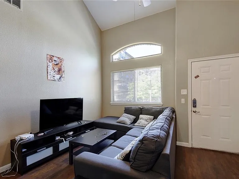 2606 Salado St #401 — Photo 11