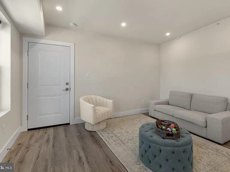 537 N 35th St #3 — Photo 3