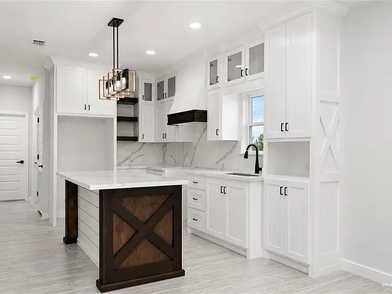 352 Elias Lopez St — Photo 4