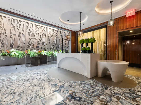 21 East 61st Street image 19 of 22