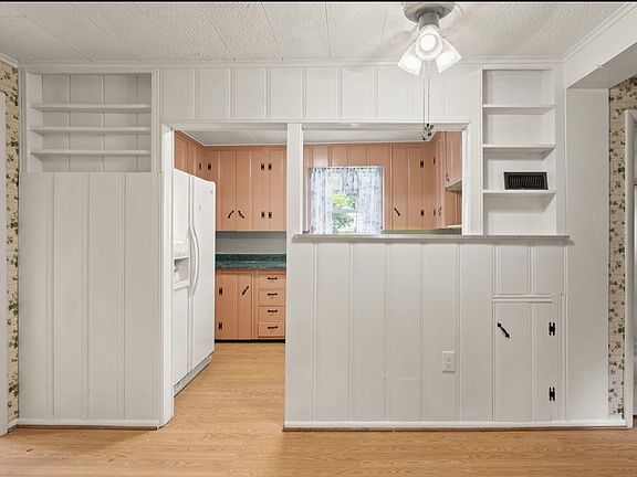 2nd image of 3520 Corydon Pike