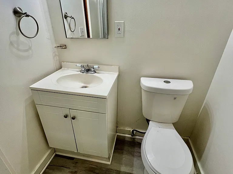 2516 Mathews Ave #4 — Photo 8