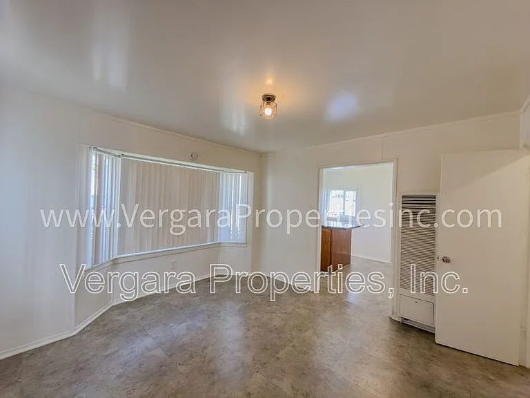 13505 S Mariposa Ave #REAR HOUSE — Photo 9