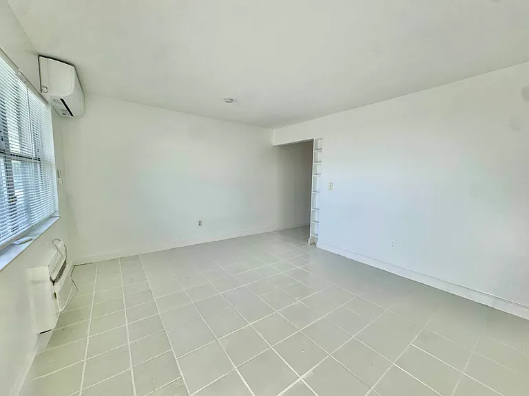 411 SE 23rd Ave #B — Photo 4