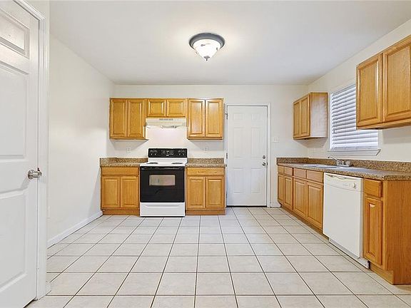 3rd image of 1718 Schnell Dr