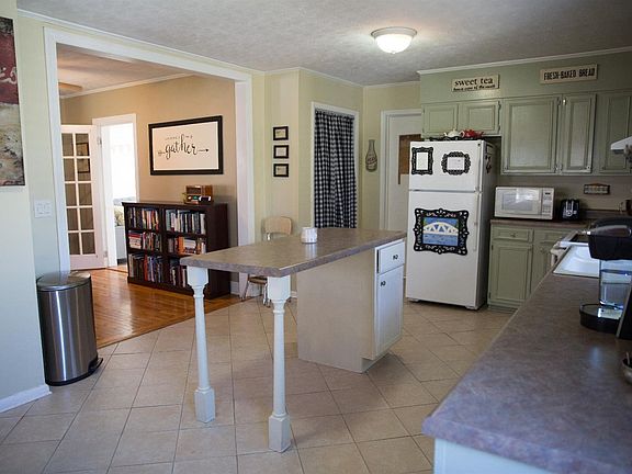 2nd image of 207 Perrymont Ave