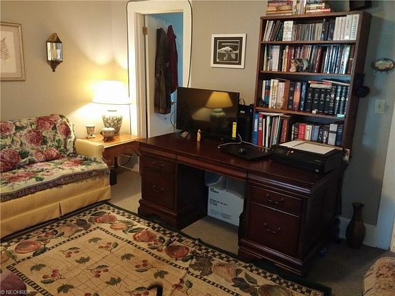 3rd image of 115 Rainbow St APT 1