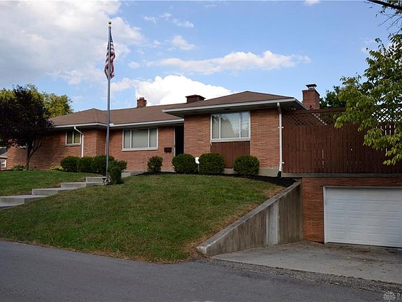 2nd image of 3518 Hillmont Ave