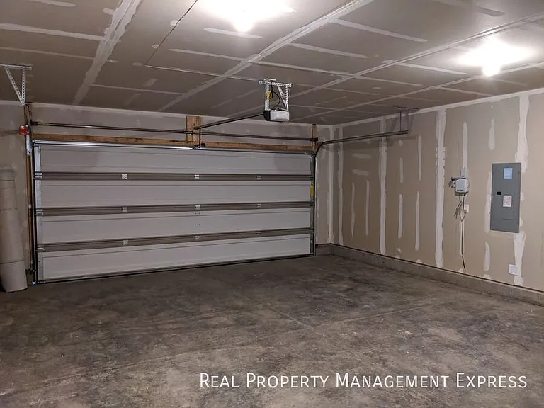 2218 S Ronsiek Ave — Photo 10