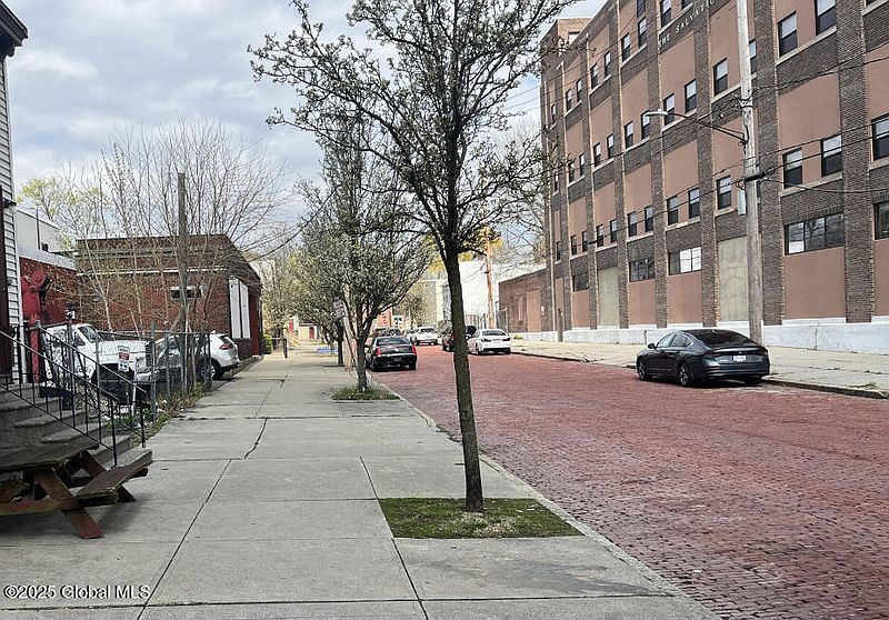 4th image of 436 Orange Street