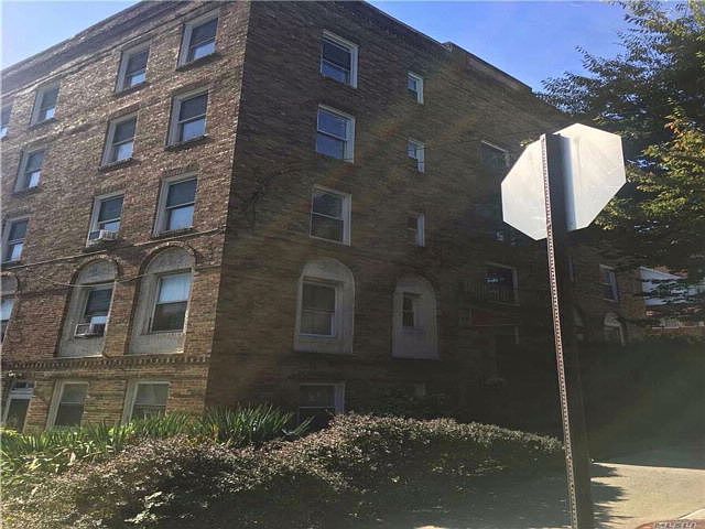 1st image of 16230 86th Ave APT 4L