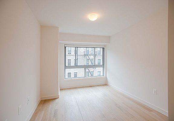 4th image of 171 W 131st St APT 506