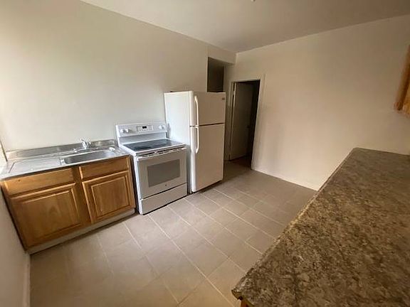 3rd image of 1137 Tiffany St