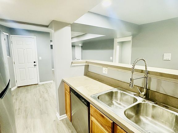 3rd image of 5733 S Calumet Ave #1-G