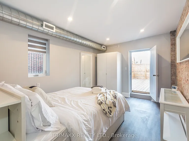 1220 King St W #A — Photo 27