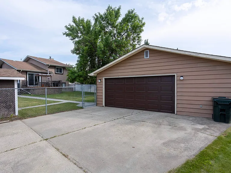 48 Greystone Dr — Photo 5