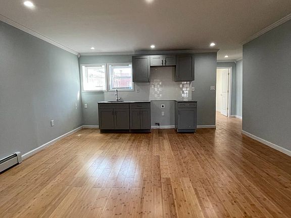 5th image of 1288 Evergreen Ave